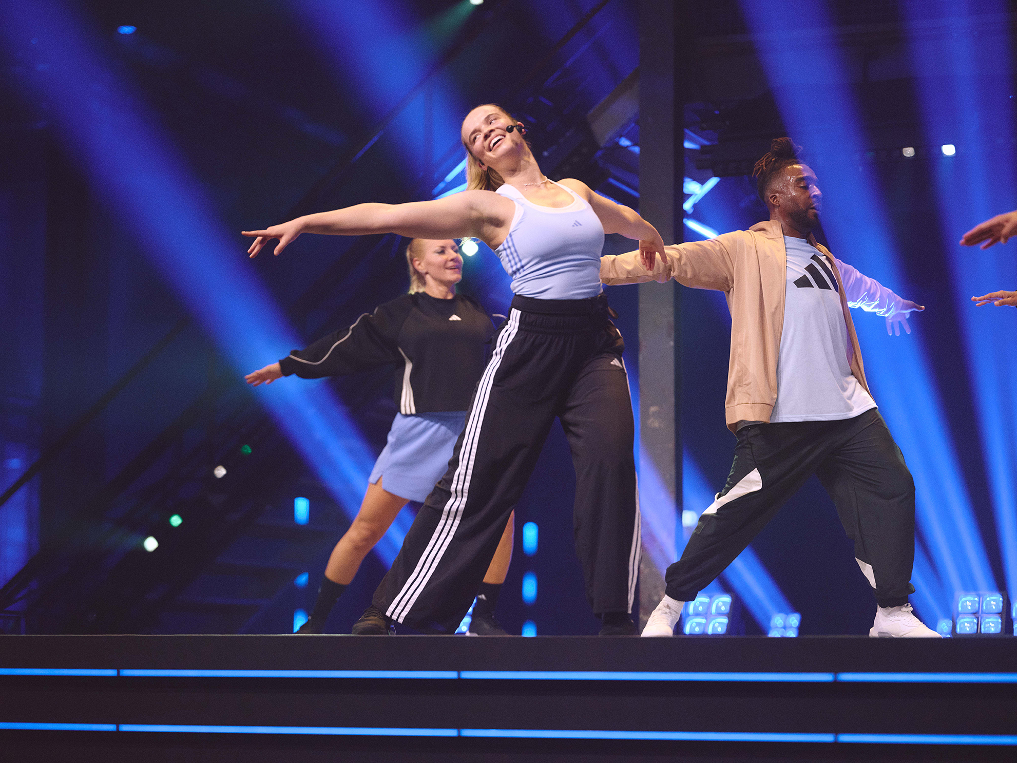 LM DANCE